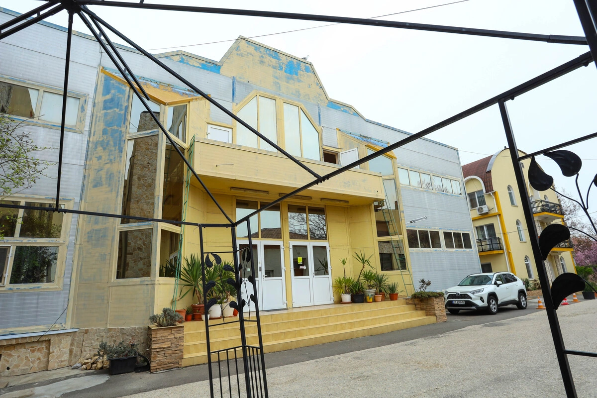 complex hotelier Mangalia – intrare clădire evenimente