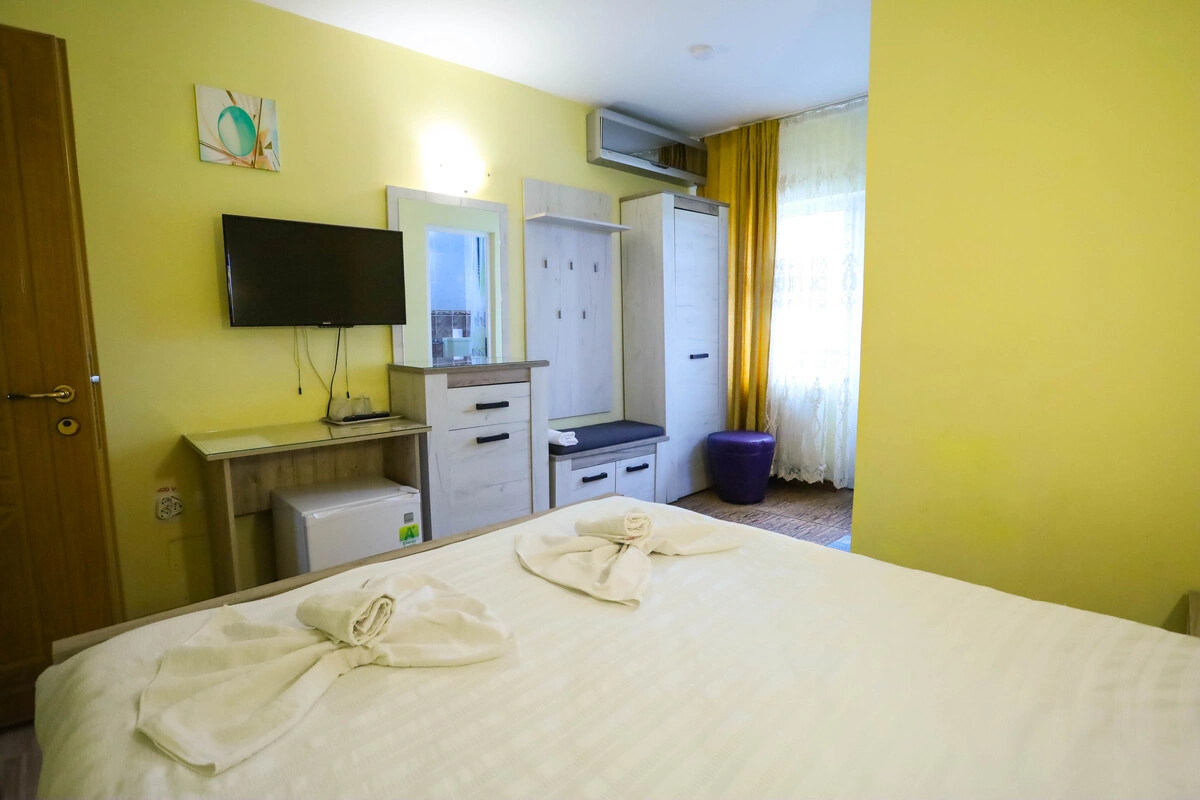 Cameră dublă mobilată – hotel de vânzare Mangalia