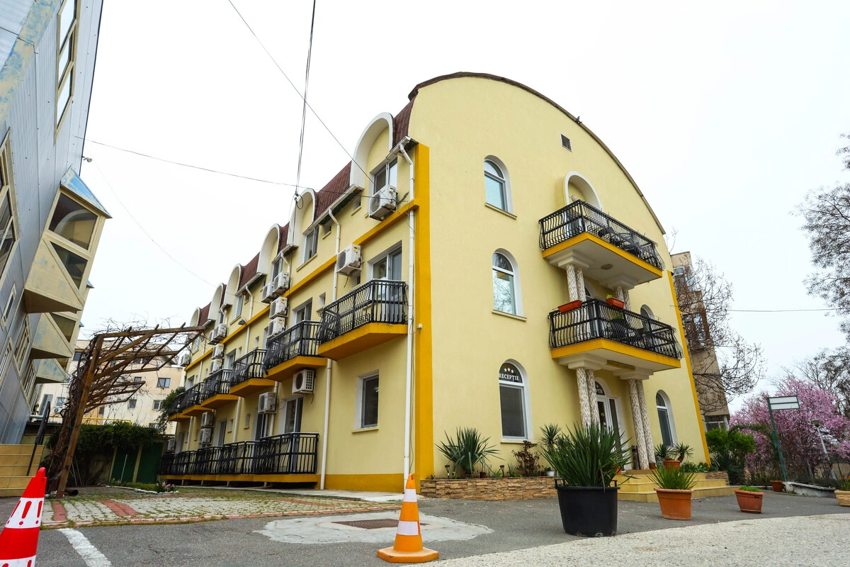 Hotel de vânzare Mangalia – vedere exterioară clădire P+2