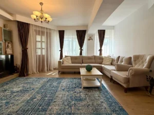 Living apartament 3 camere zona peninsulară Constanța cu zonă de dining