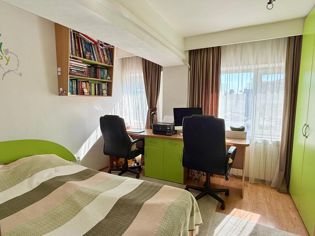 Dormitor tineret apartament 3 camere zona peninsulară Constanța