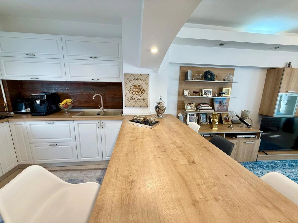 bucatarie si sufragerie apartament de vanzare langa portul tomis