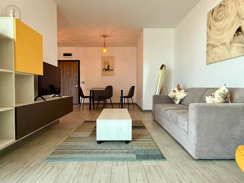 Living luminos în apartament cu 2 camere Alezzi Mamaia Nord